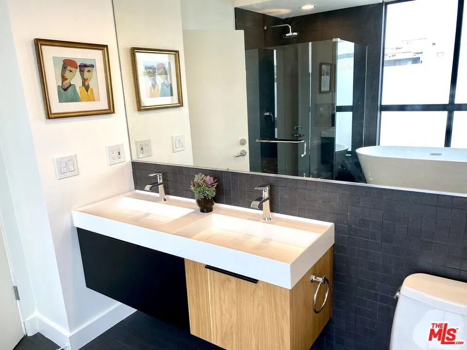 2237 S Bentley Avenue 302, Los Angeles, California 90064 home-pic-11